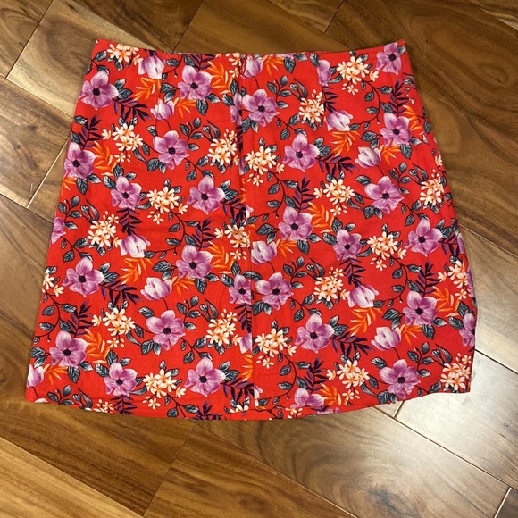 Mi Ami || Floral High Waisted Mini skirt - Picture 3 of 7
